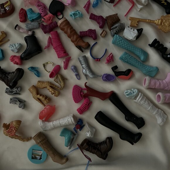 Barbie Shoes and Accessories - Over 125 pieces - Lot As Is - Picture 10 of 12